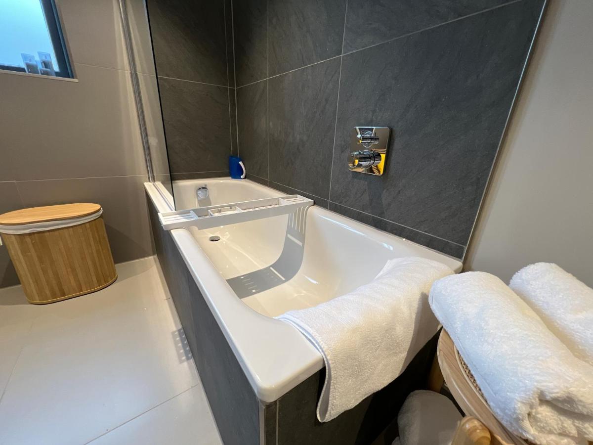 River Vista Retreat - Luxury Duplex - Views - Parking - Cycle Storage - Access Option Apartment *